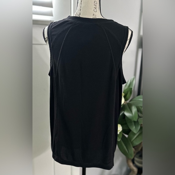 ✨ Zuda Black Tank Top – Size XL ✨ - Picture 2 of 11